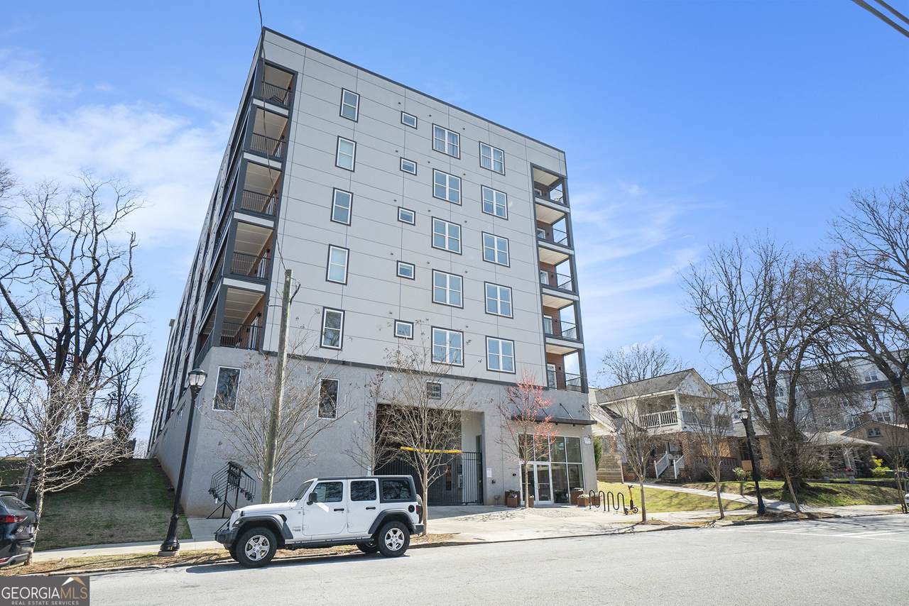 525 Parkway Drive - Photo 1