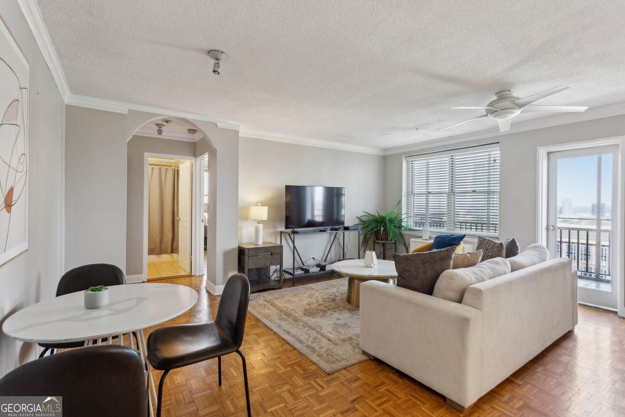 300 Peachtree Street - Photo 1