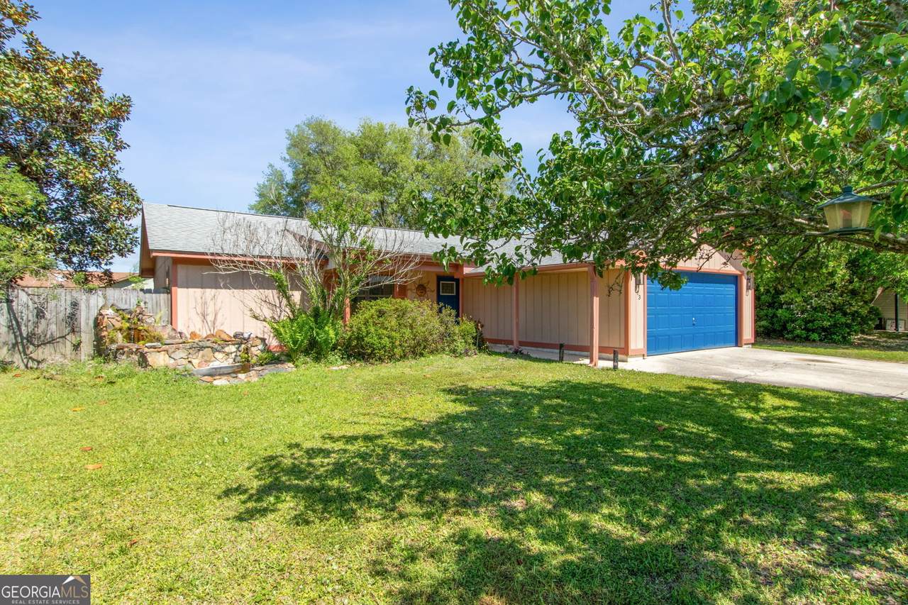 313 Greenacres Drive - Photo 1