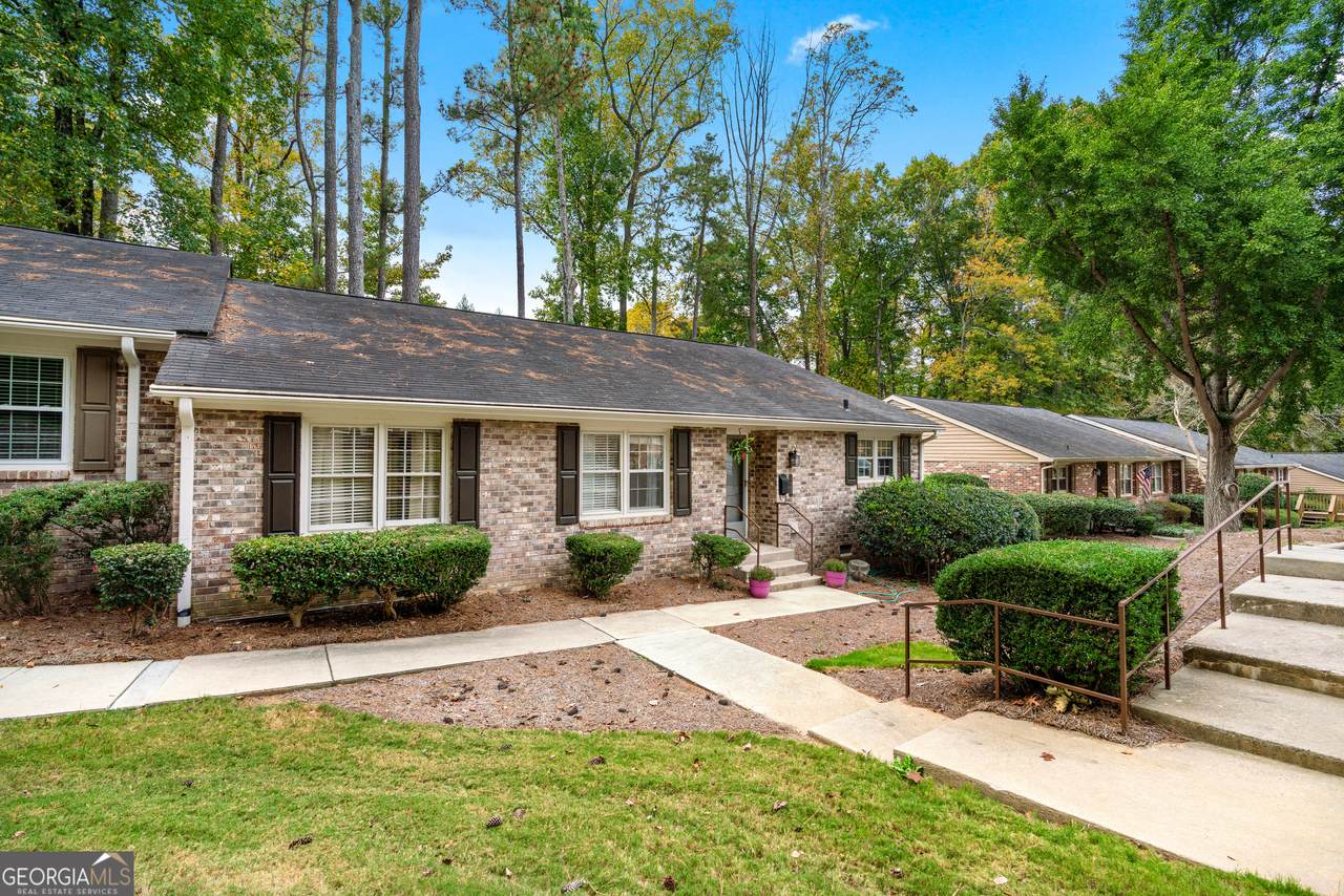 2404 Northlake Court - Photo 1