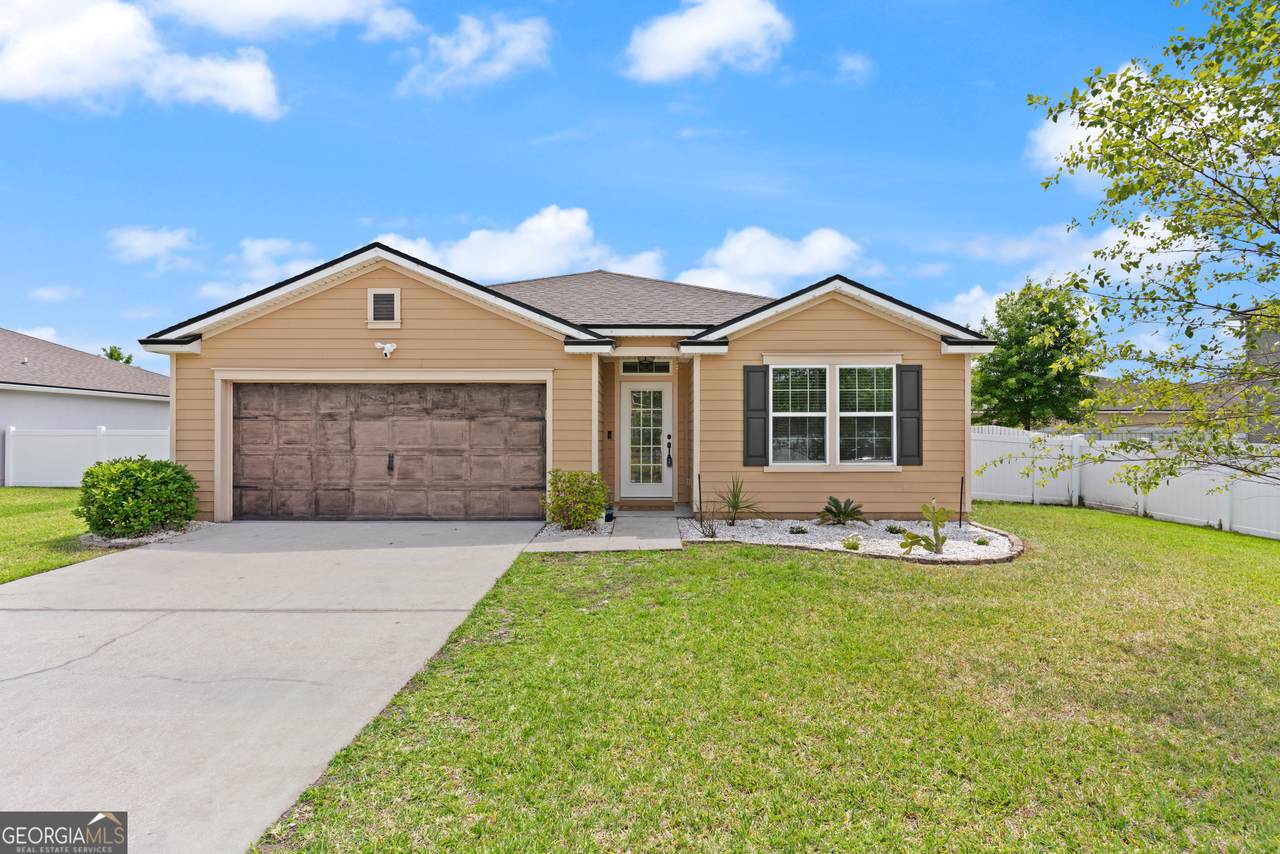 204 Hayworth Court - Photo 1