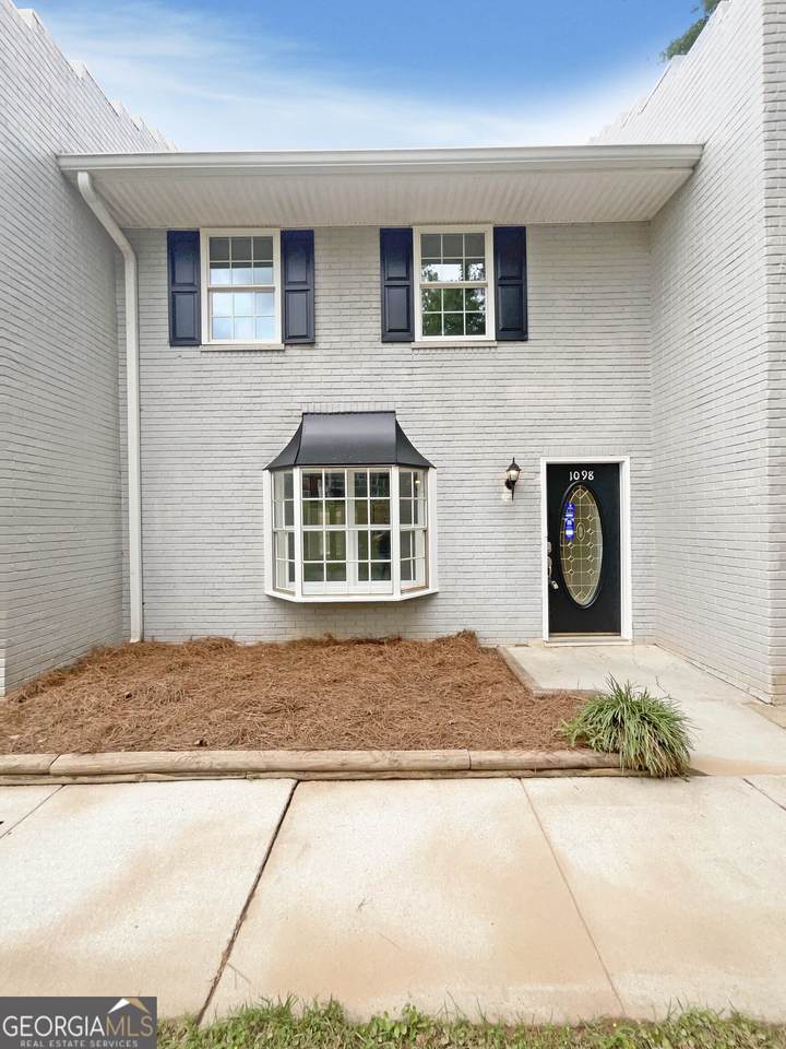 1098 Eastview Circle - Photo 1