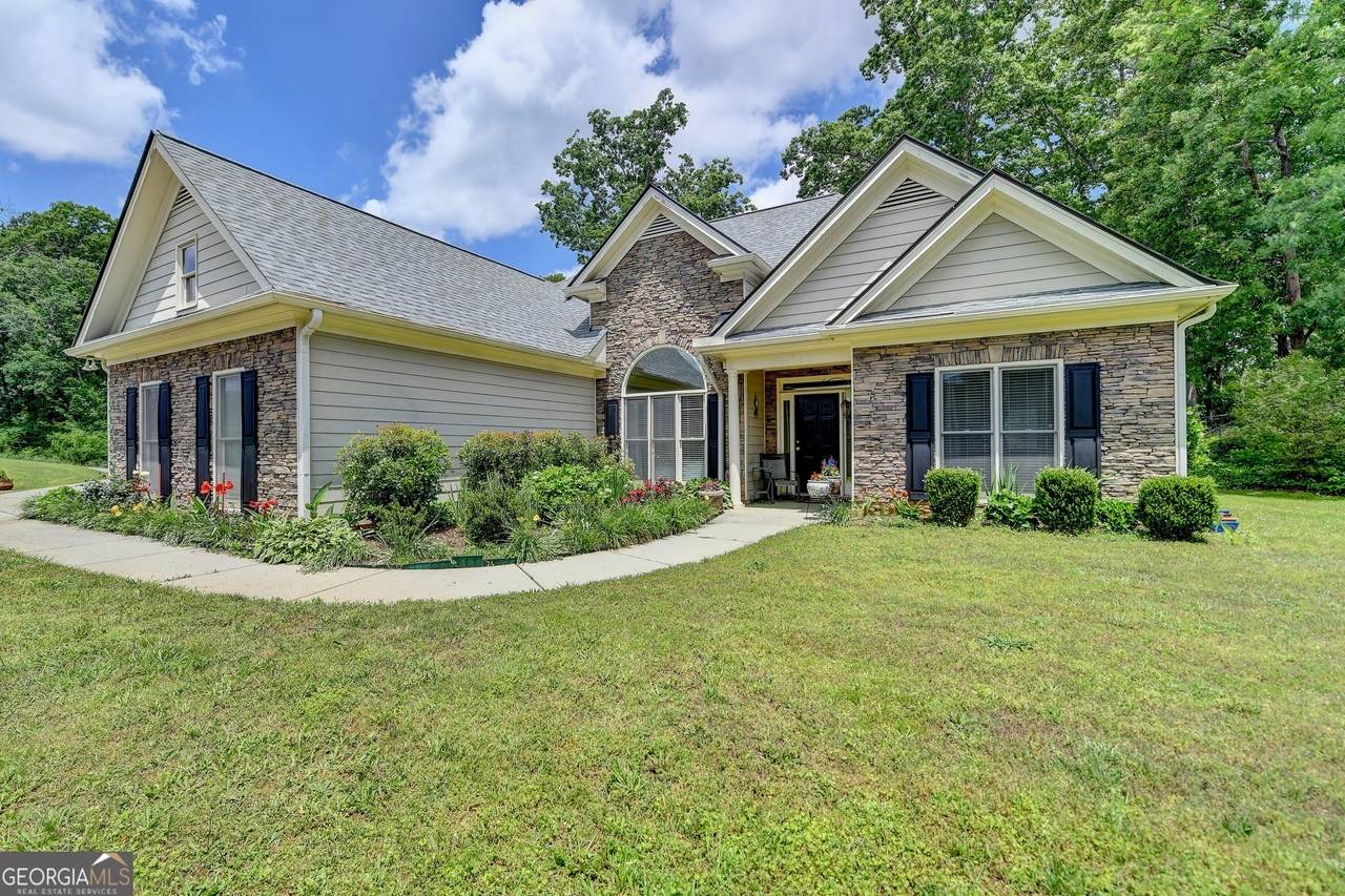 1815 Sharon Road - Photo 1