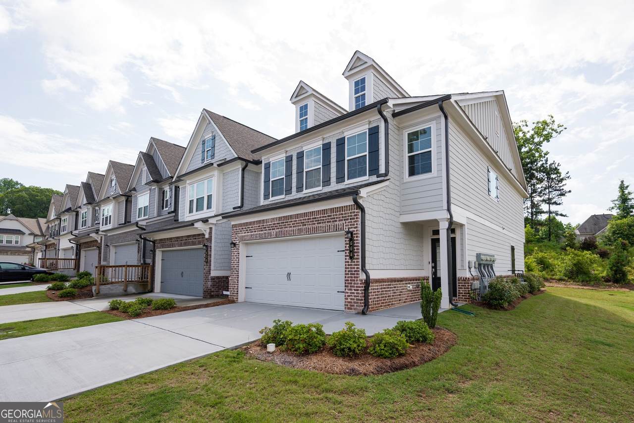 668 Isom Walk - Photo 1