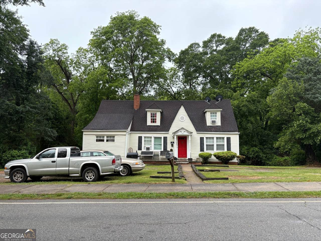 711 Main Street - Photo 1