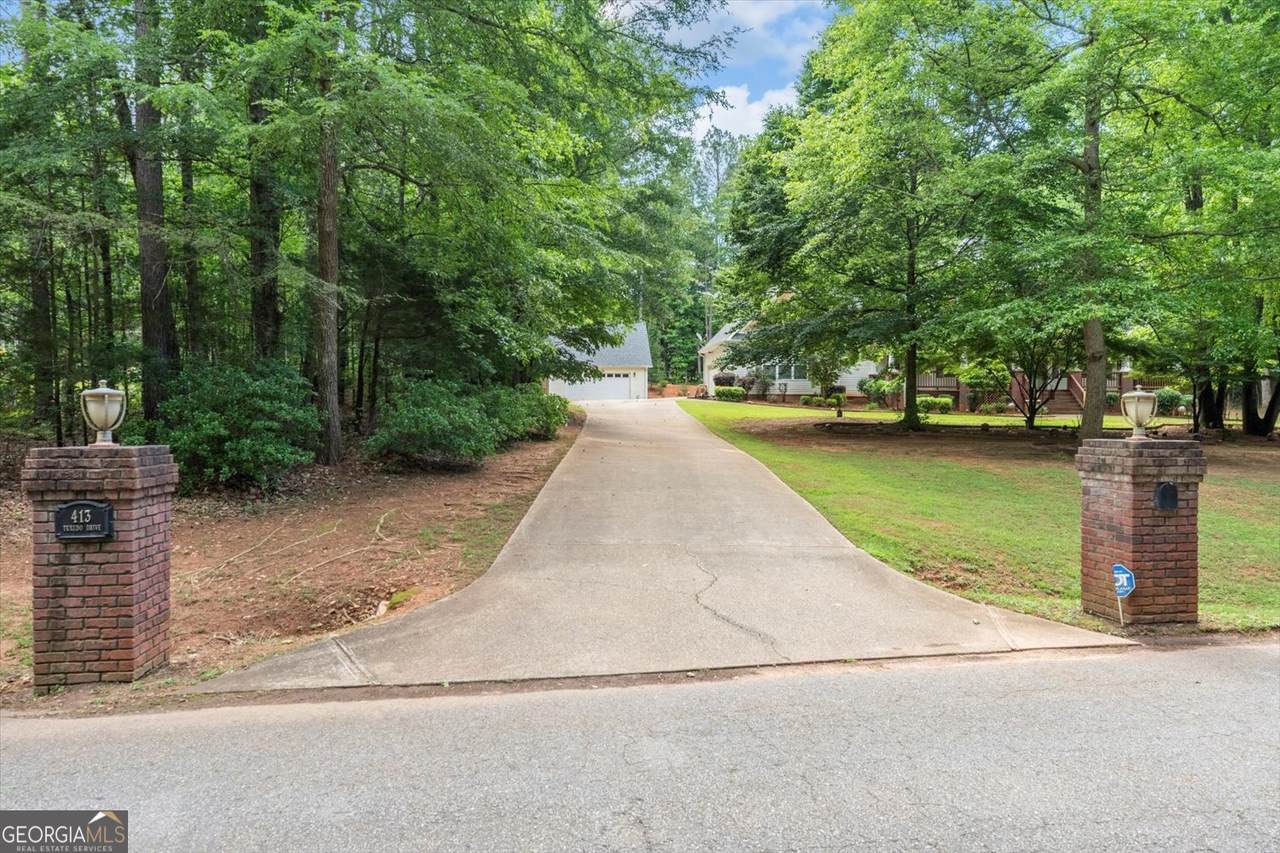 413 Tuxedo Drive - Photo 1