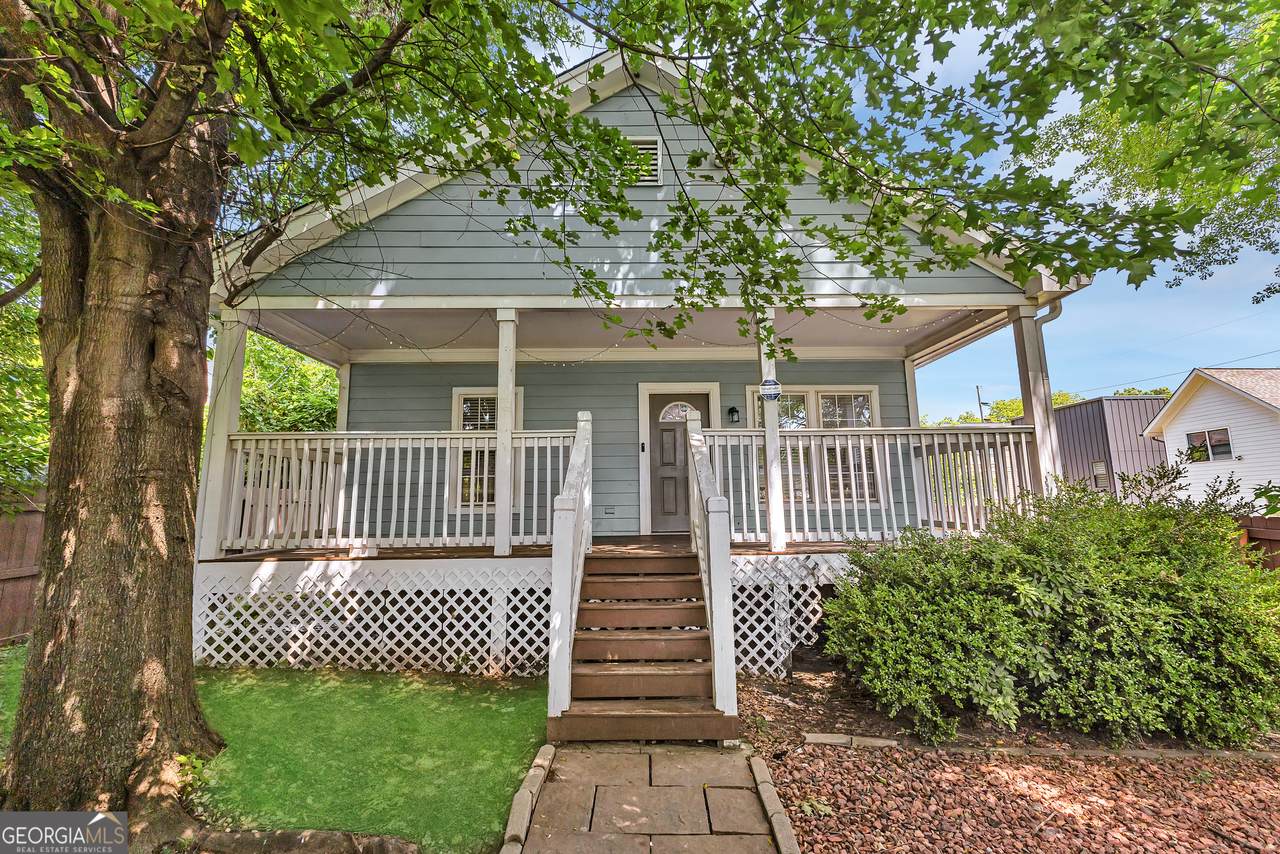 827 Fraser Street - Photo 1