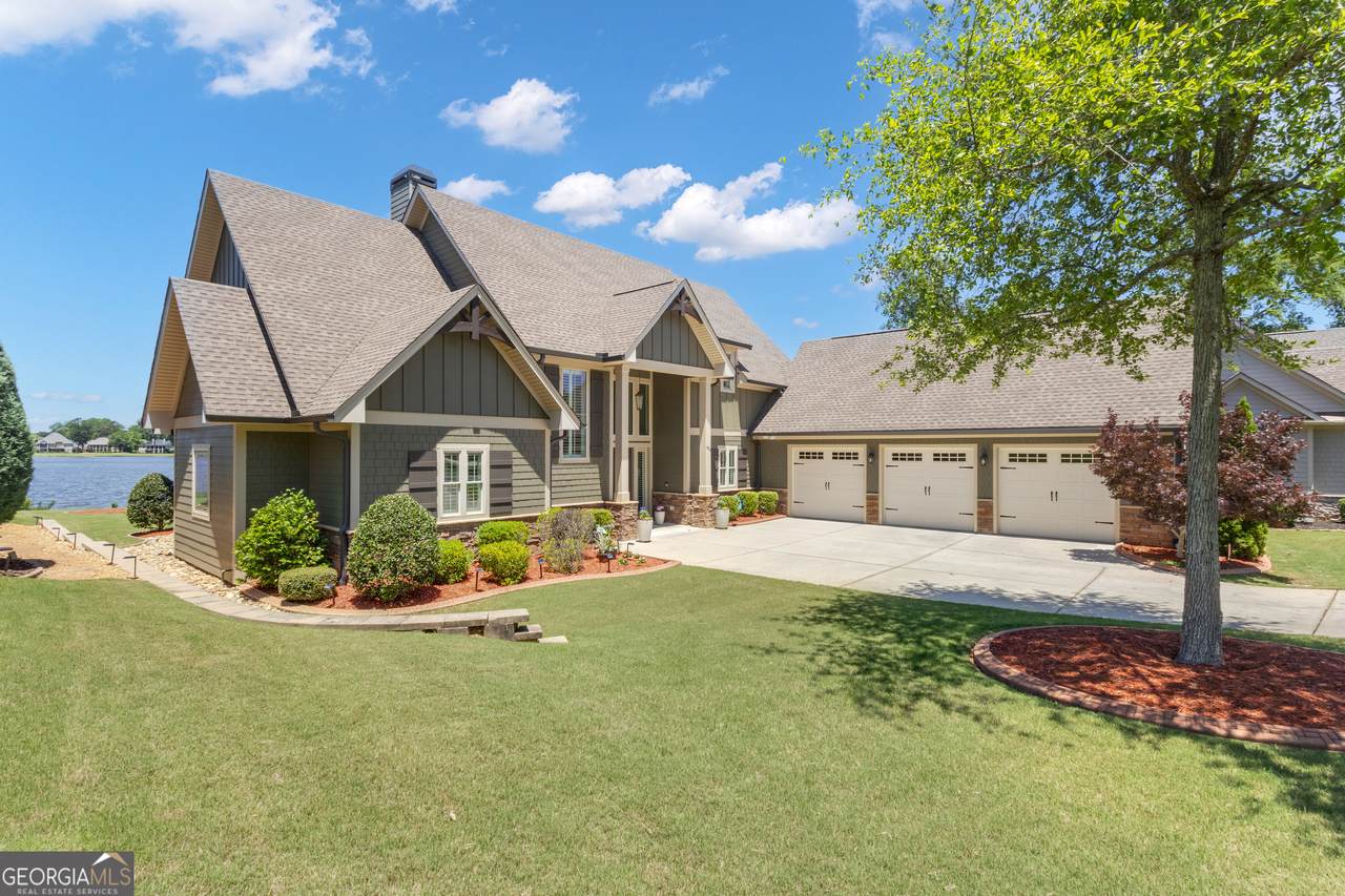 406 Vanderbilt Parkway - Photo 1