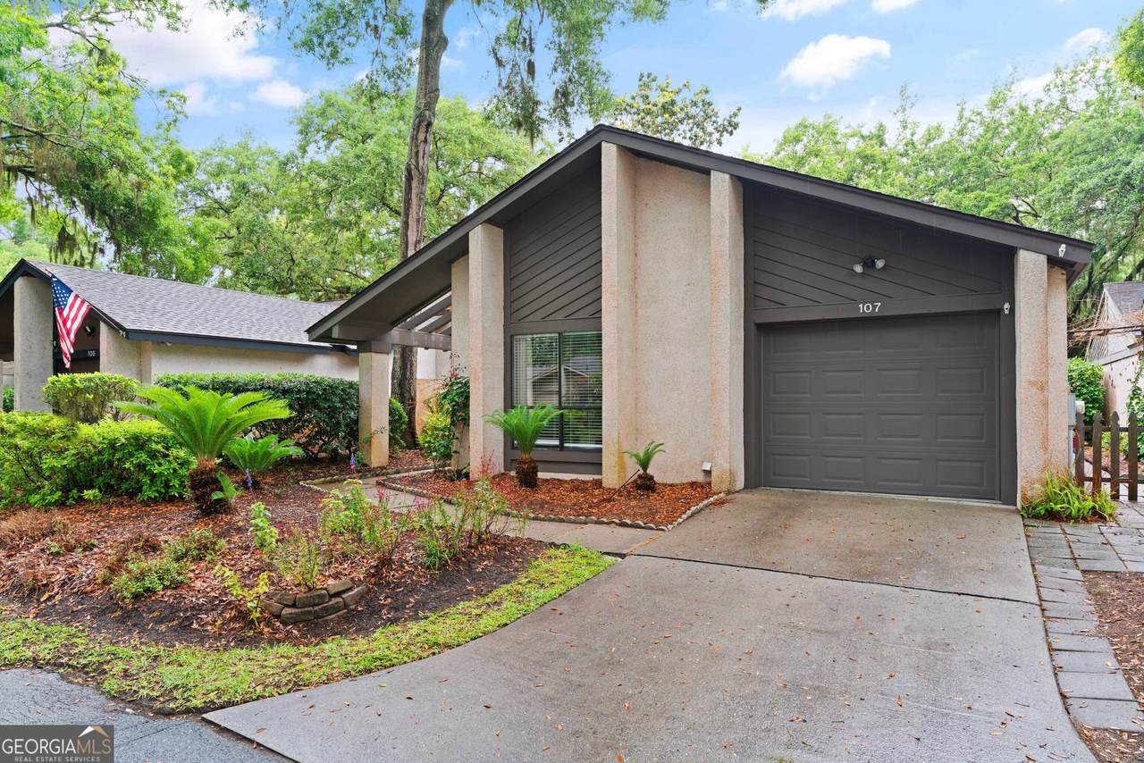 107 Linkside Drive - Photo 1