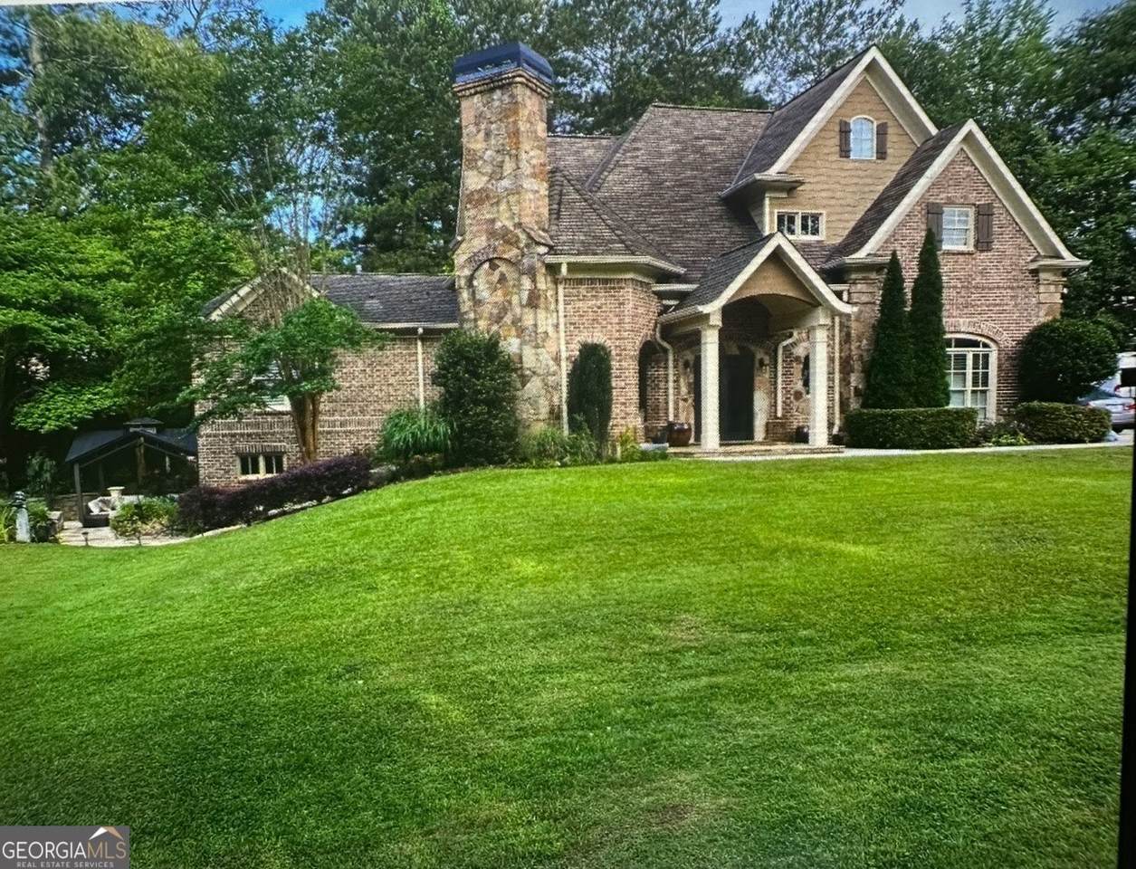 5172 Roswell Road - Photo 1