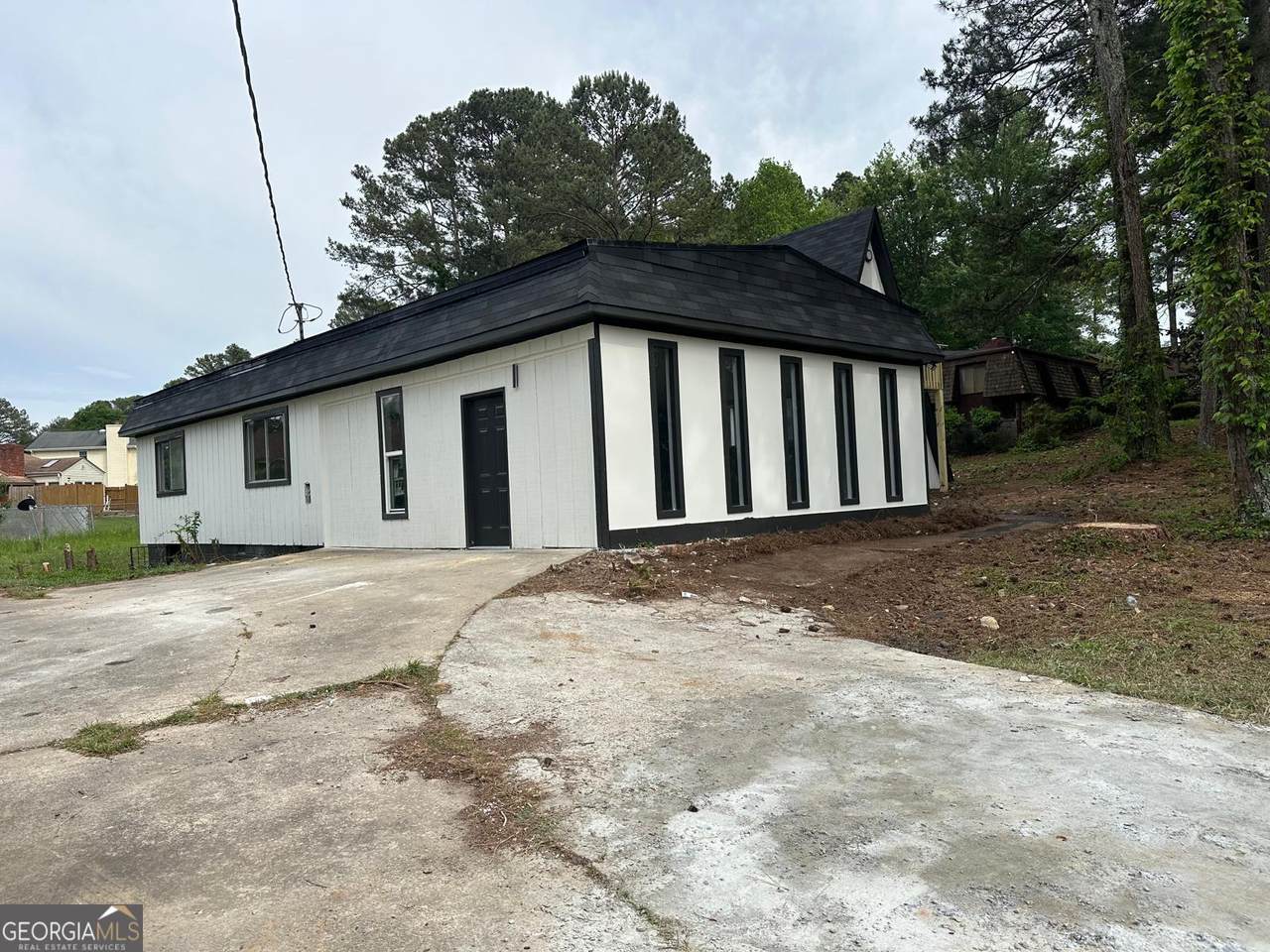 6774 Collier Road - Photo 1