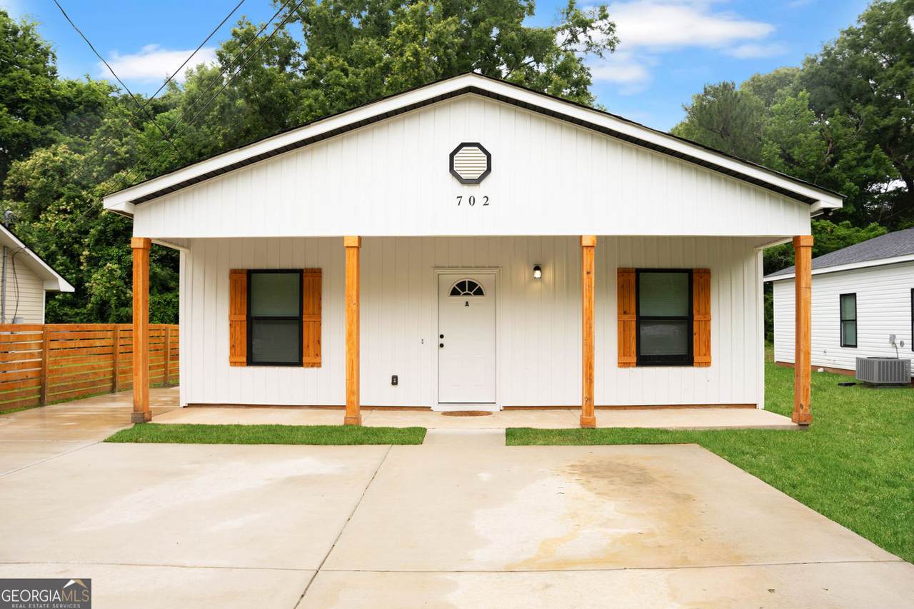 702 Carmen Avenue - Photo 1