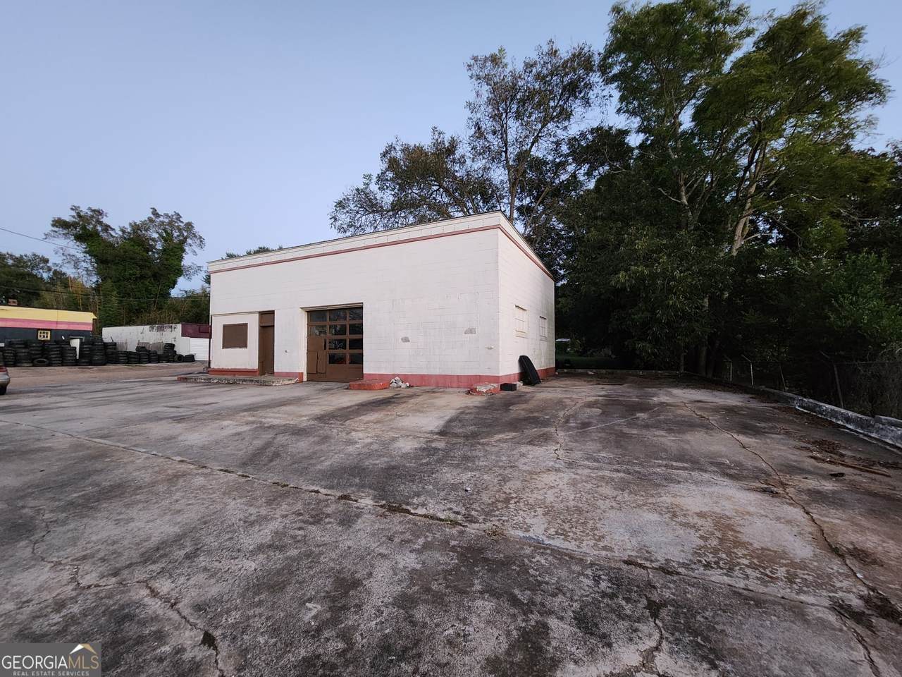 810 Barnesville Street - Photo 1