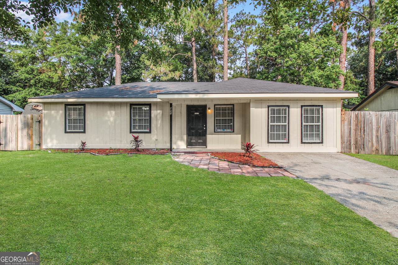 905 Greenbriar Road - Photo 1