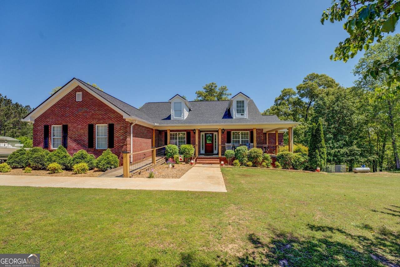 637 Lakeview Drive - Photo 1