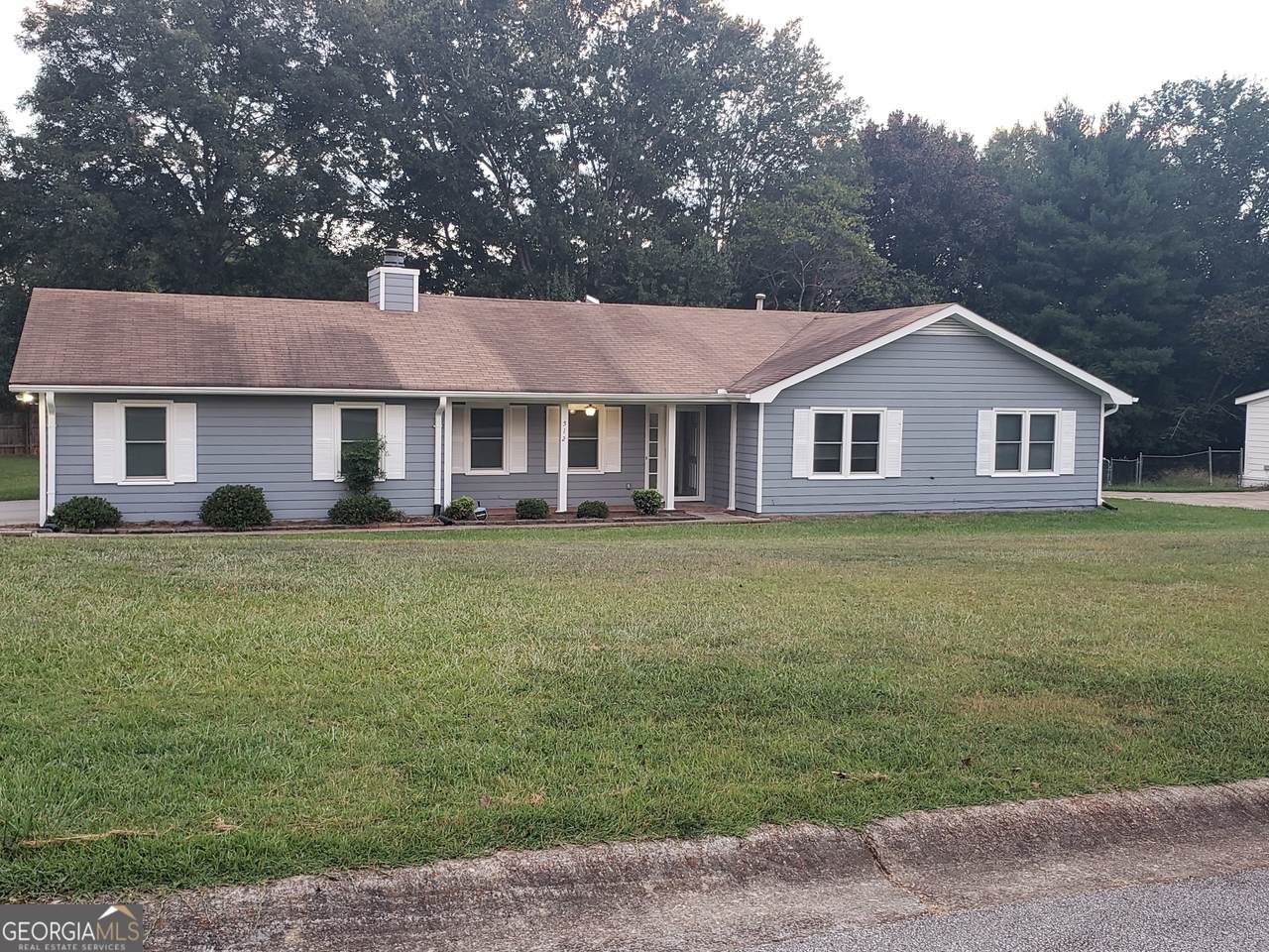 512 Greenview Avenue - Photo 1