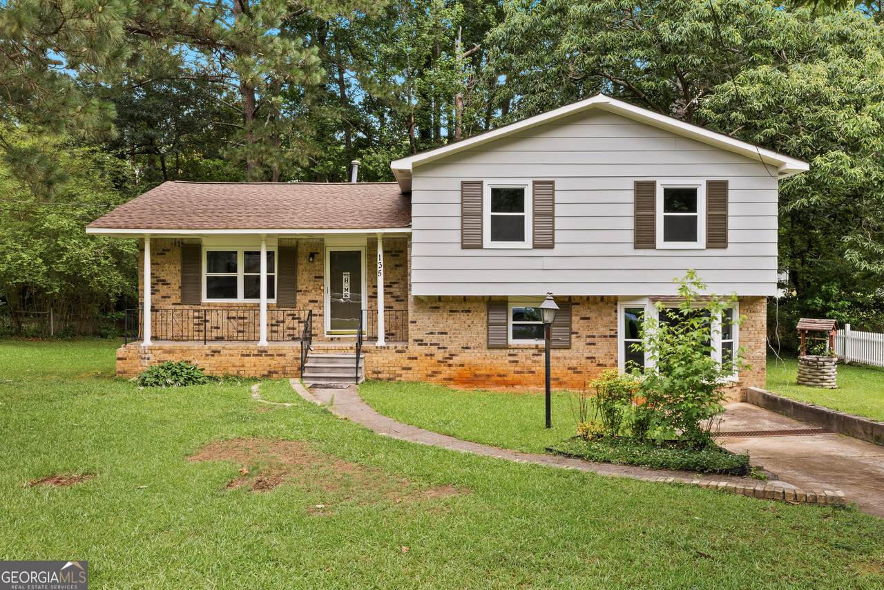 135 Buckhurst Way - Photo 1