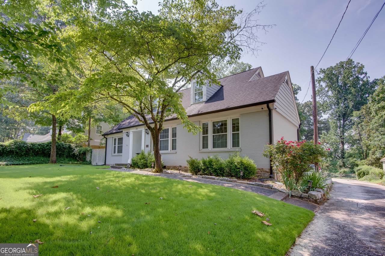 1996 Lyle Avenue - Photo 1