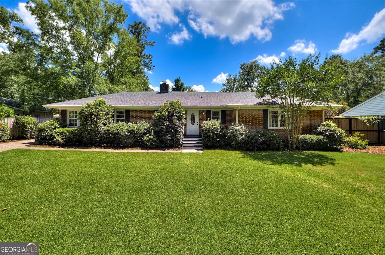 215 Barnard Avenue - Photo 1