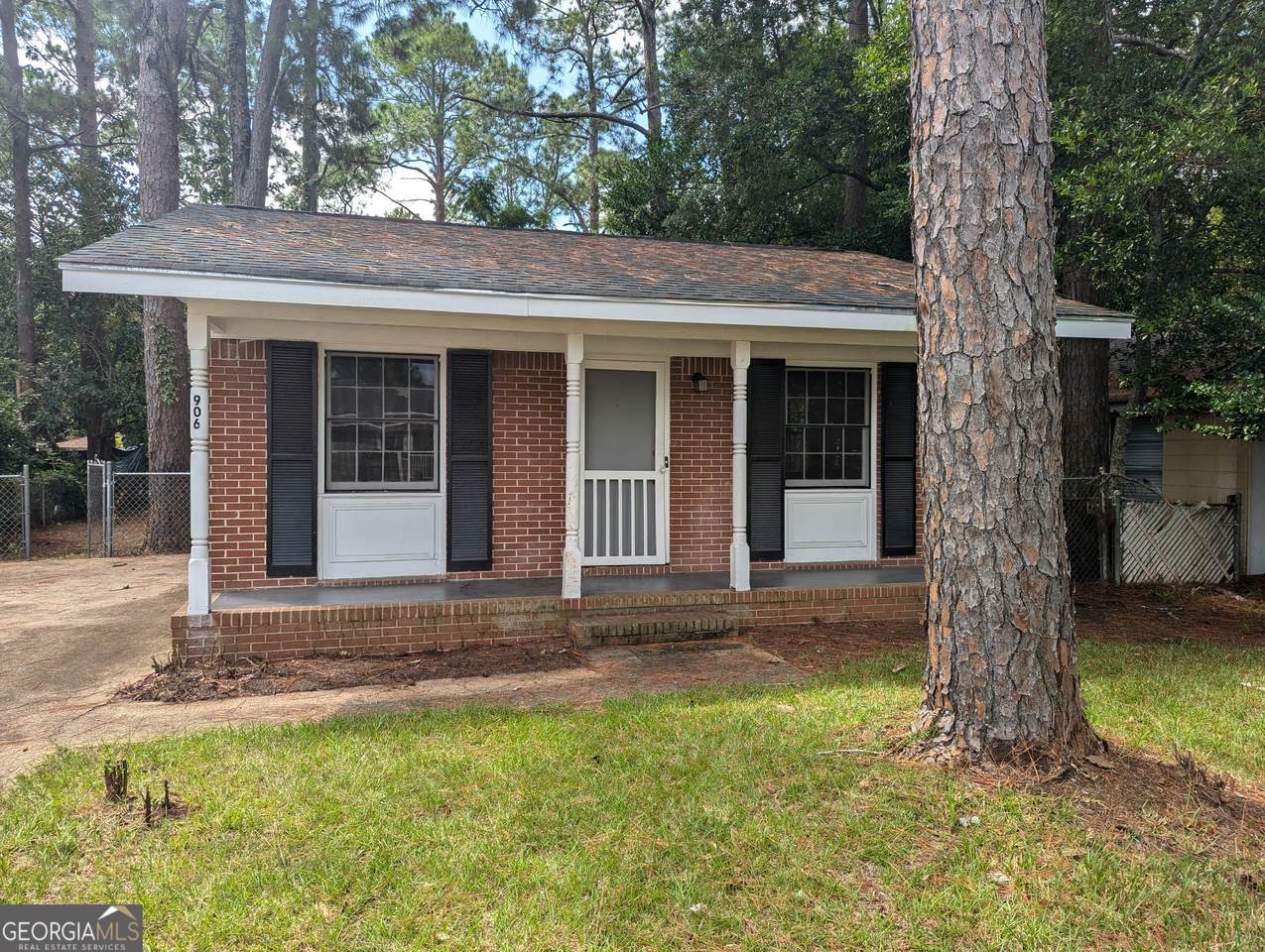906 Holloway Avenue - Photo 1