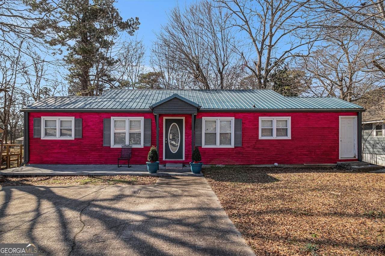 139B Newnan Road - Photo 1