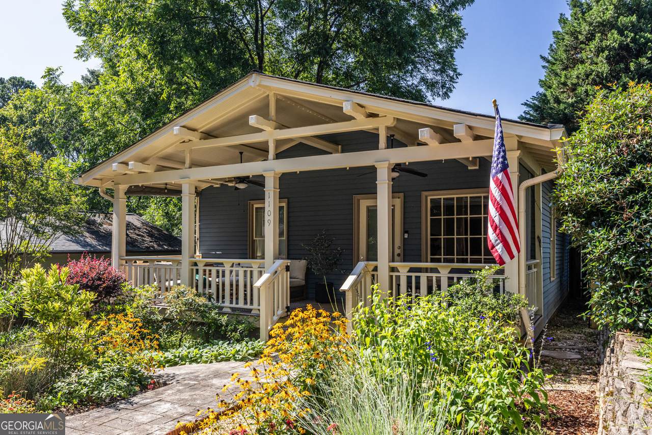 1109 Knott Street - Photo 1