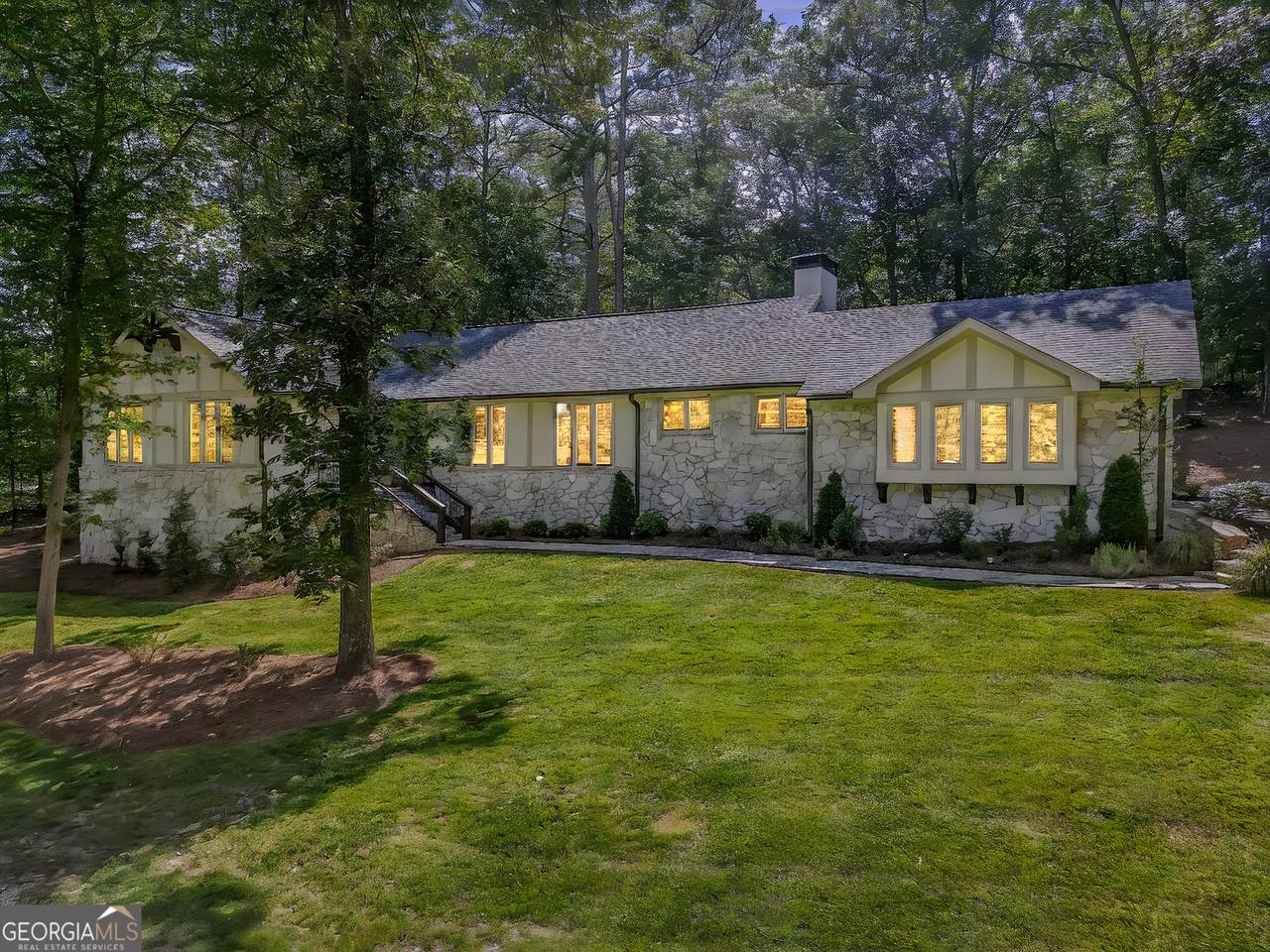 1 Huntington Road - Photo 1