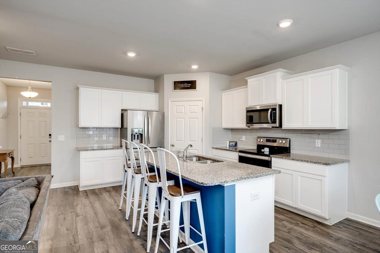 3052 Pepperhill - Photo 1