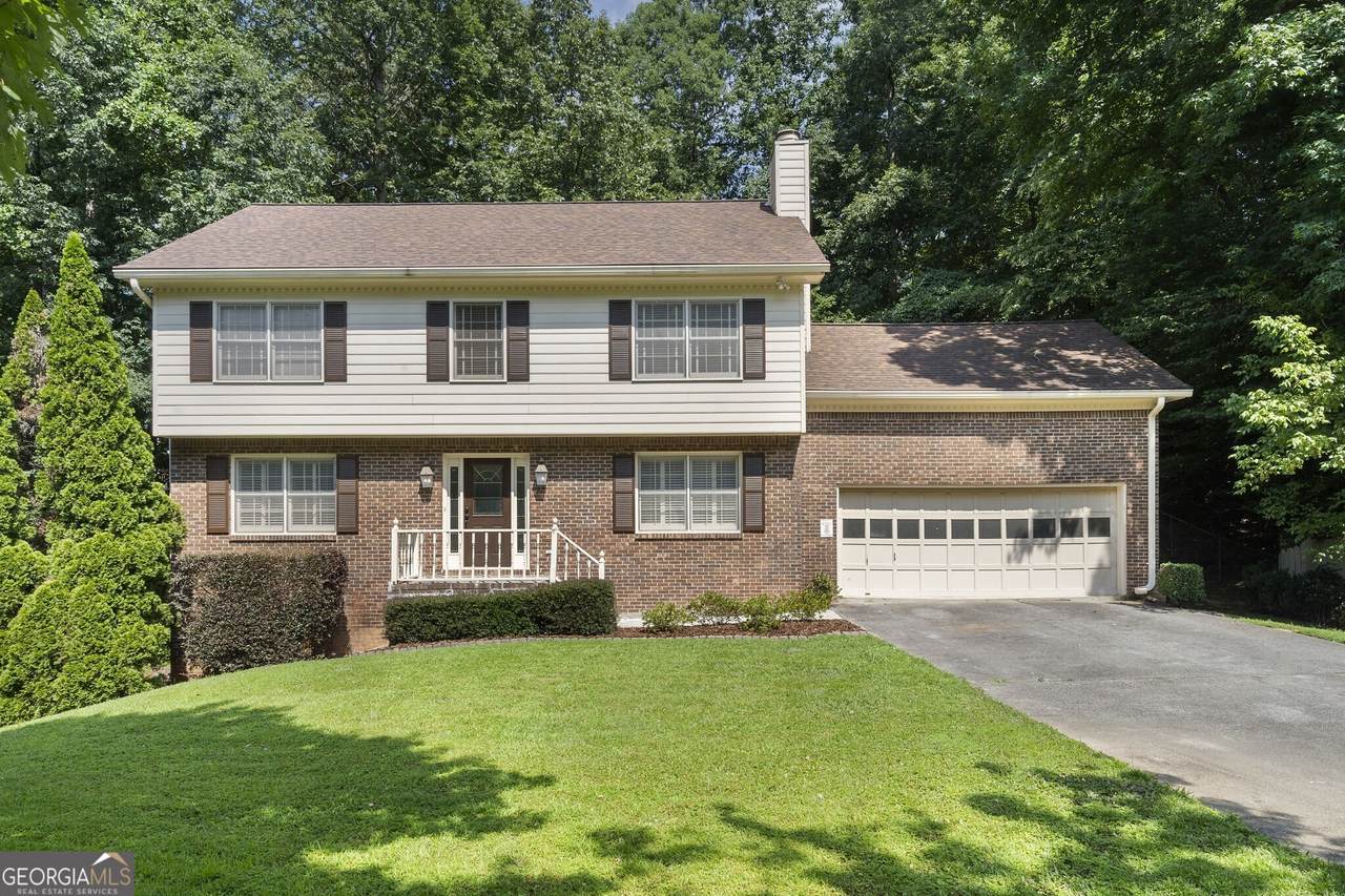 1348 Cambridge Court - Photo 1