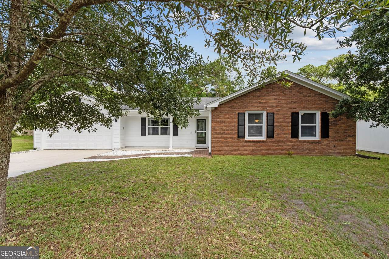 311 Briarwood Circle - Photo 1