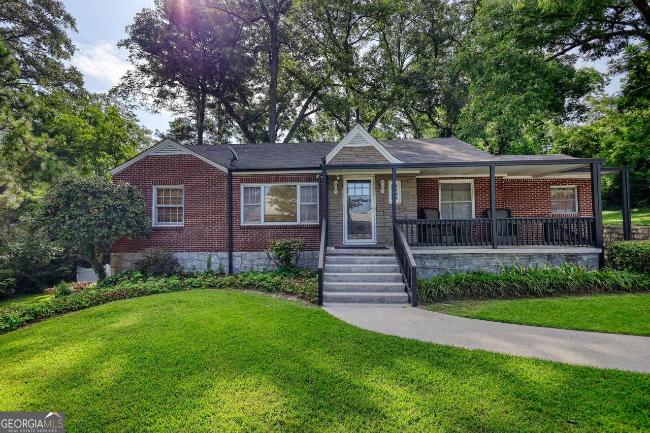 990 Oakland Avenue - Photo 1