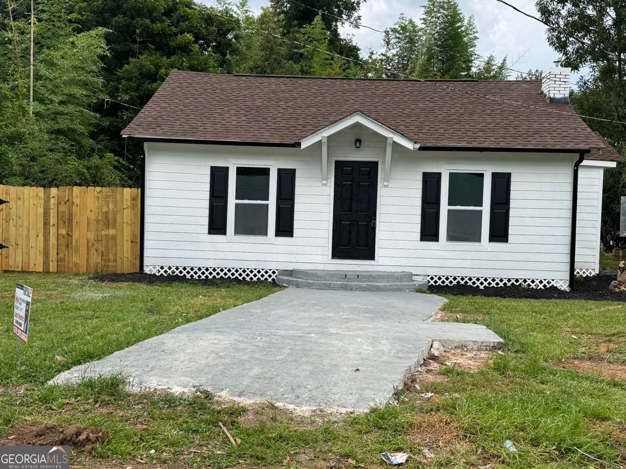 87 Avenue H - Photo 1