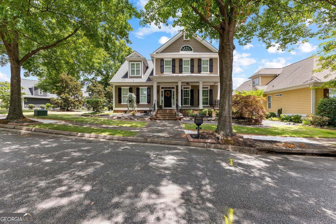 210 Colonial Court - Photo 1