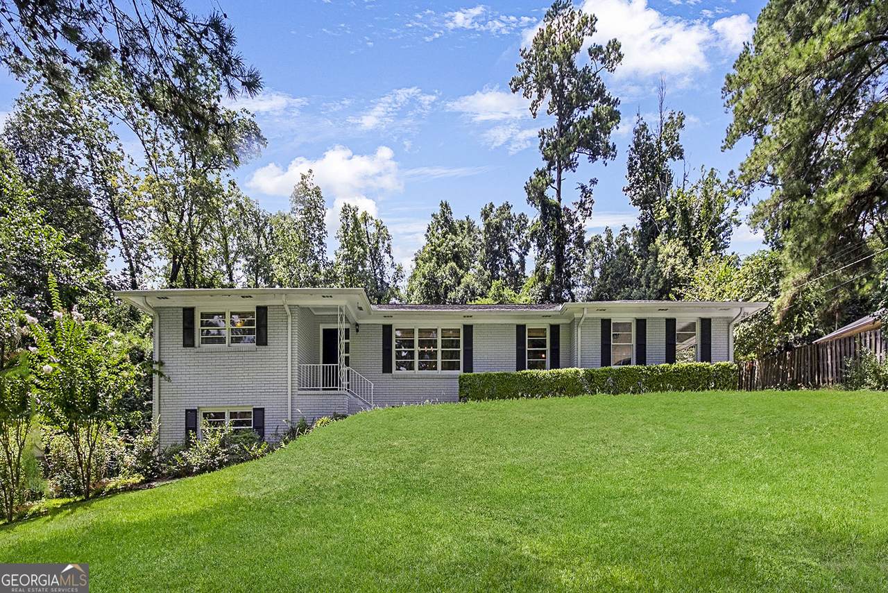 2782 Pinewood Drive - Photo 1