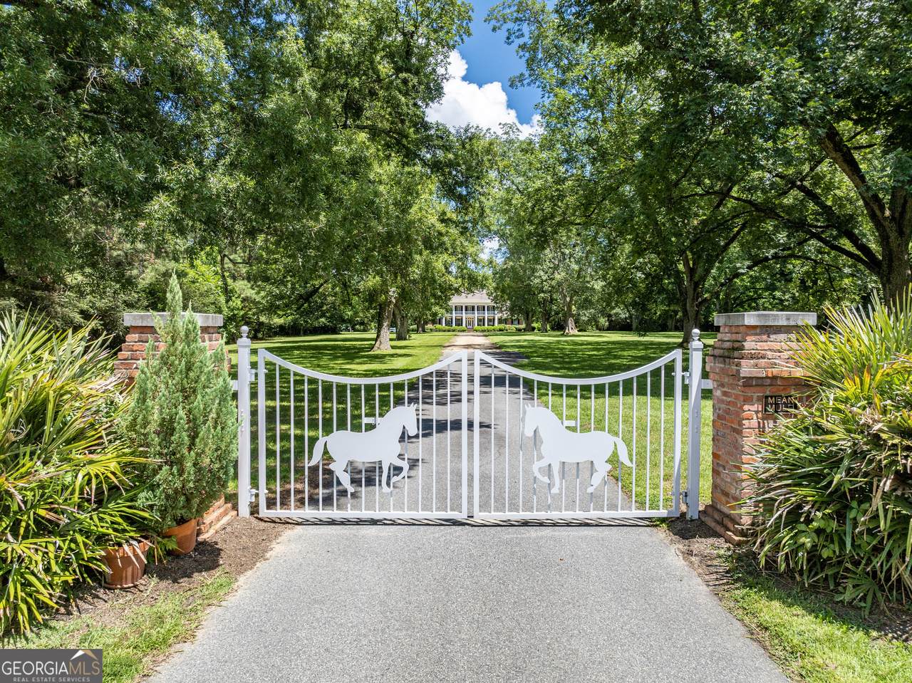 177 S Bailey Avenue - Photo 1