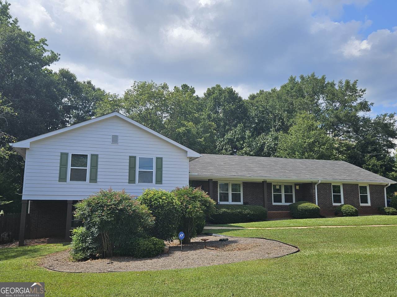 160 Edgewood Drive - Photo 1
