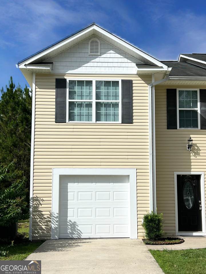 820 Davis Avenue - Photo 1