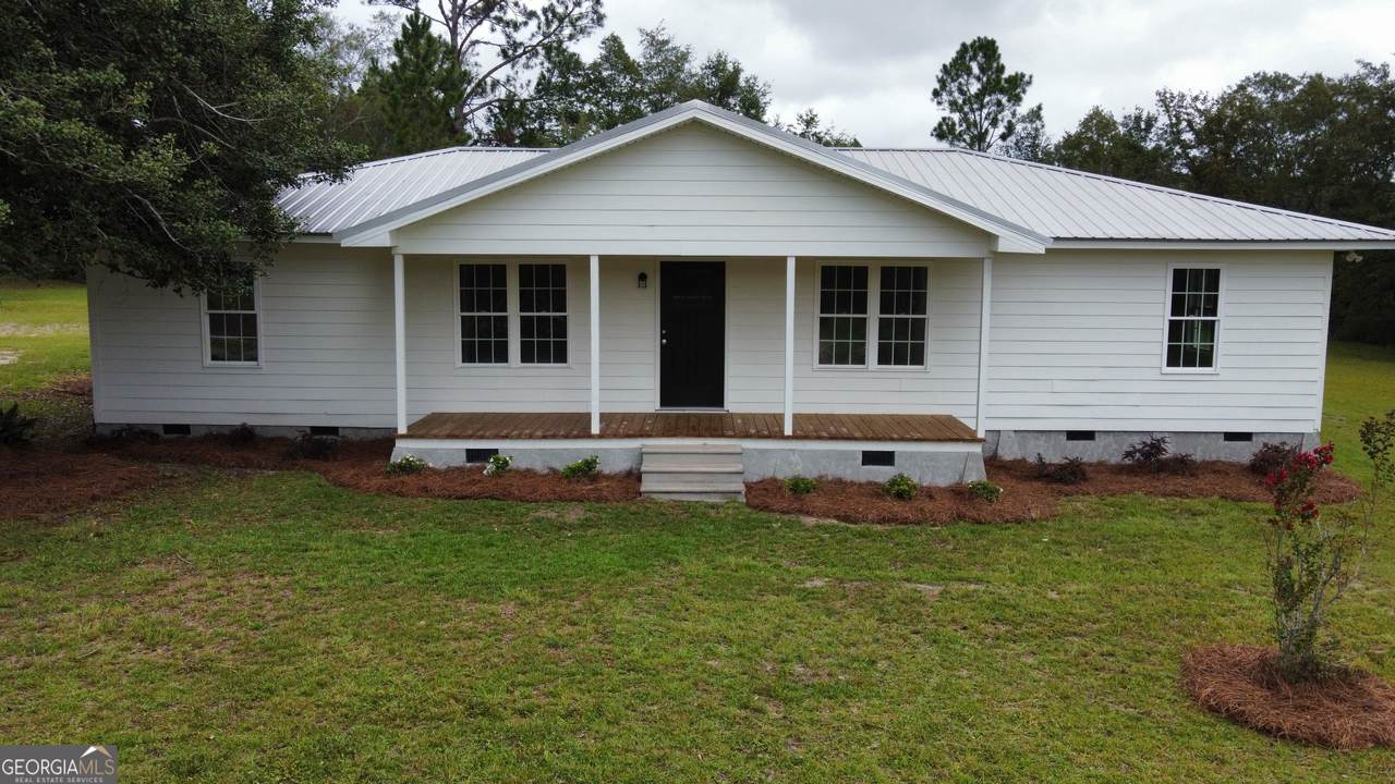 615 Railroad Avenue - Photo 1