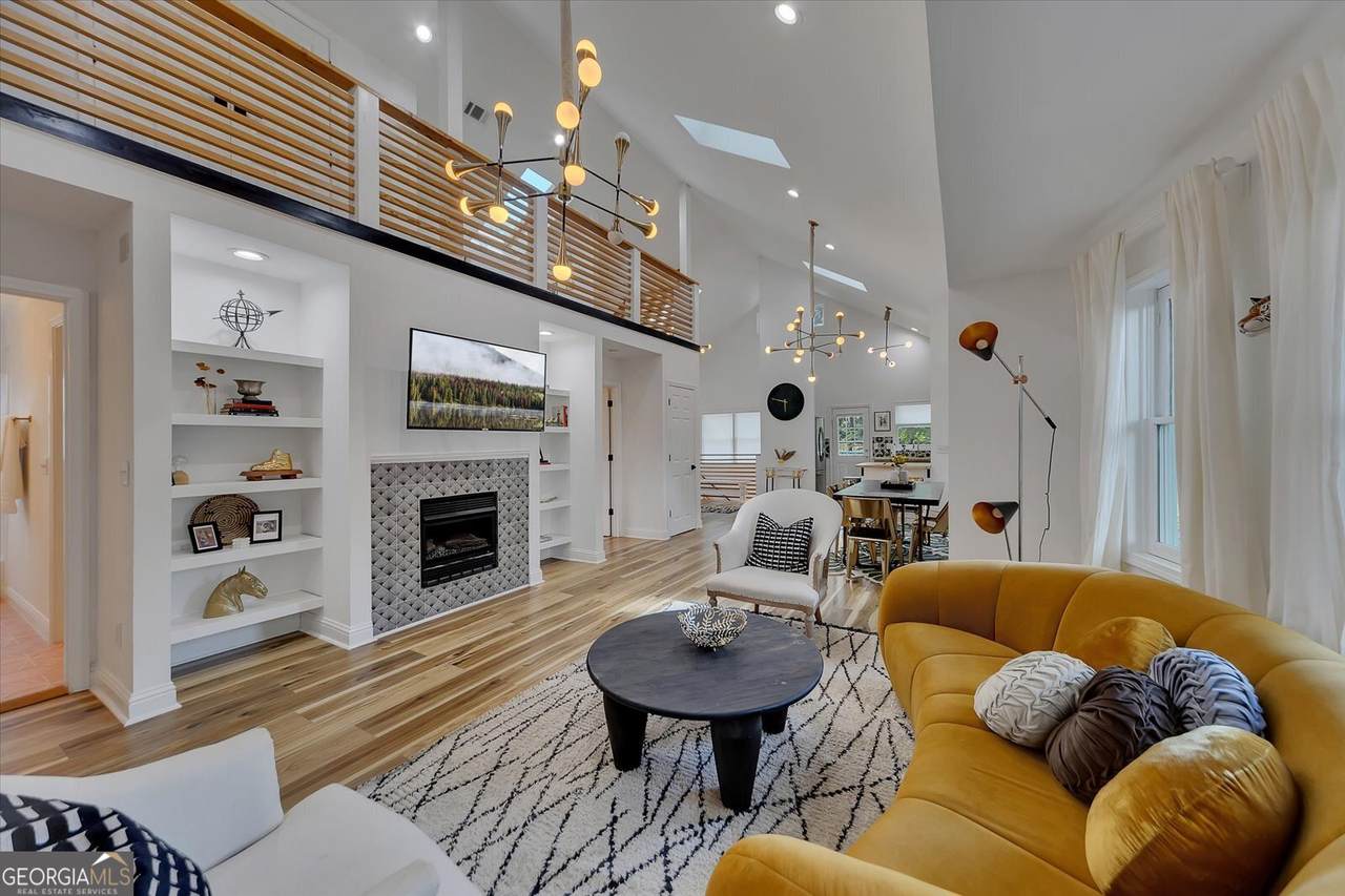 937 Austin Avenue - Photo 1