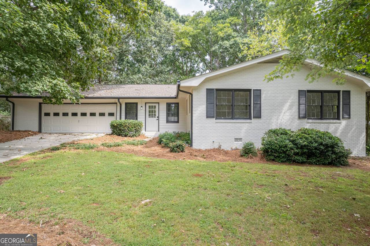 1586 Kings Road - Photo 1