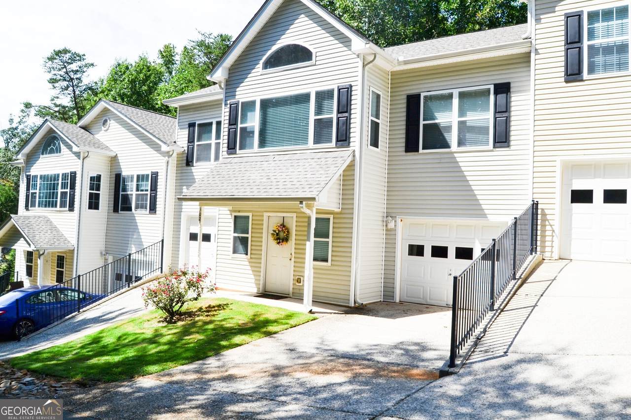 302 Pointe Circle - Photo 1