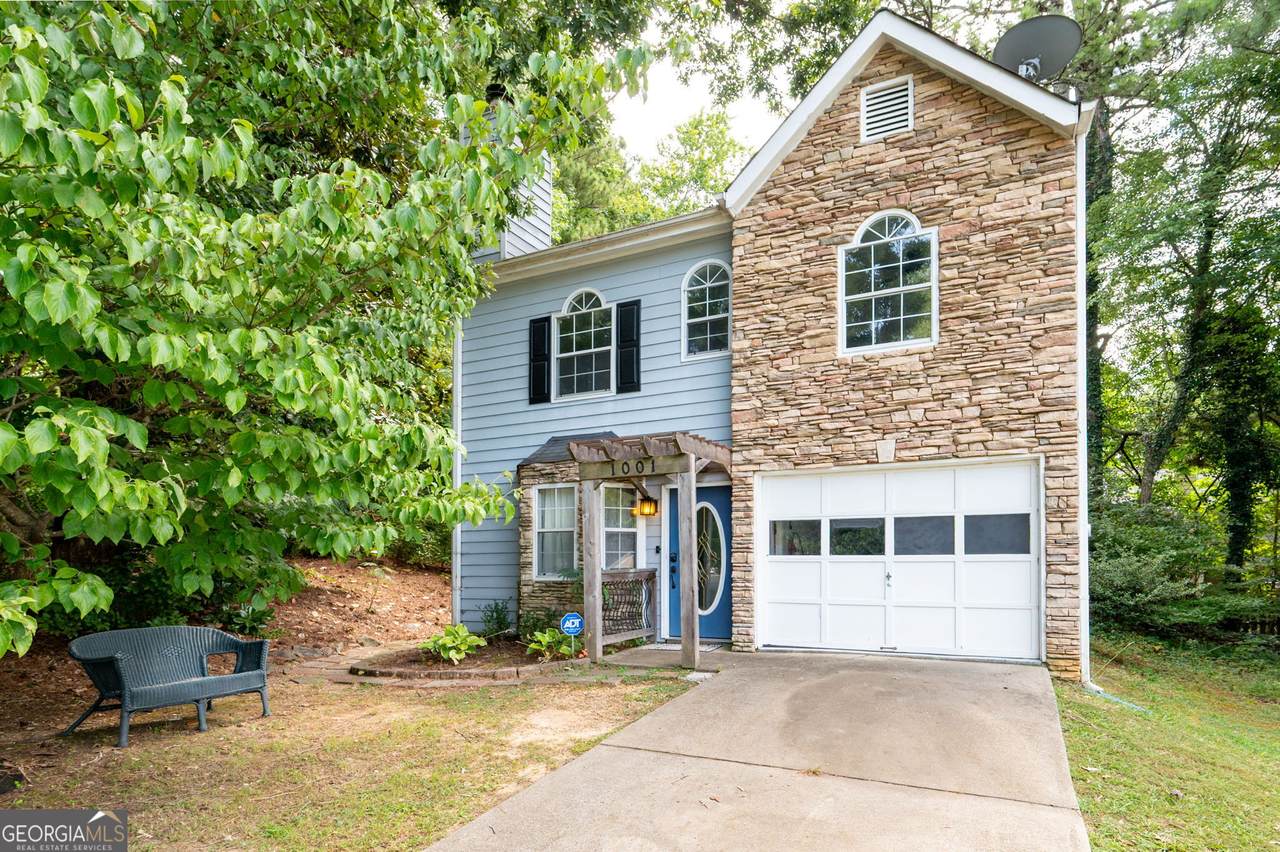 1001 Hillsborough Chse - Photo 1