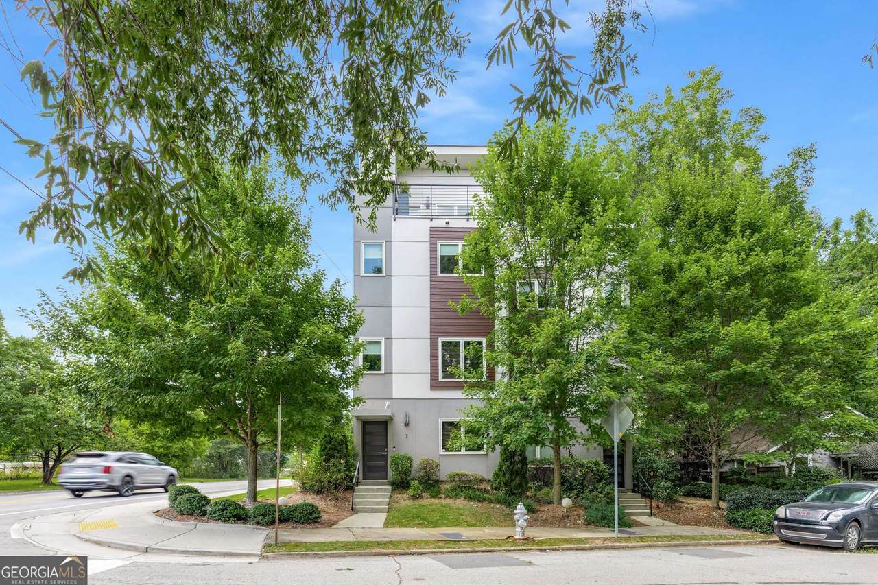 1672 Dekalb Avenue - Photo 1