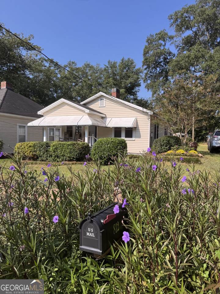 812 Elm Street - Photo 1