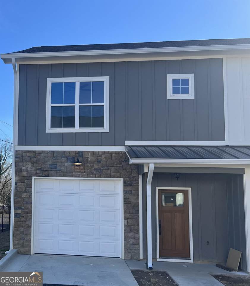 138 East Eighth Avenue - Photo 1