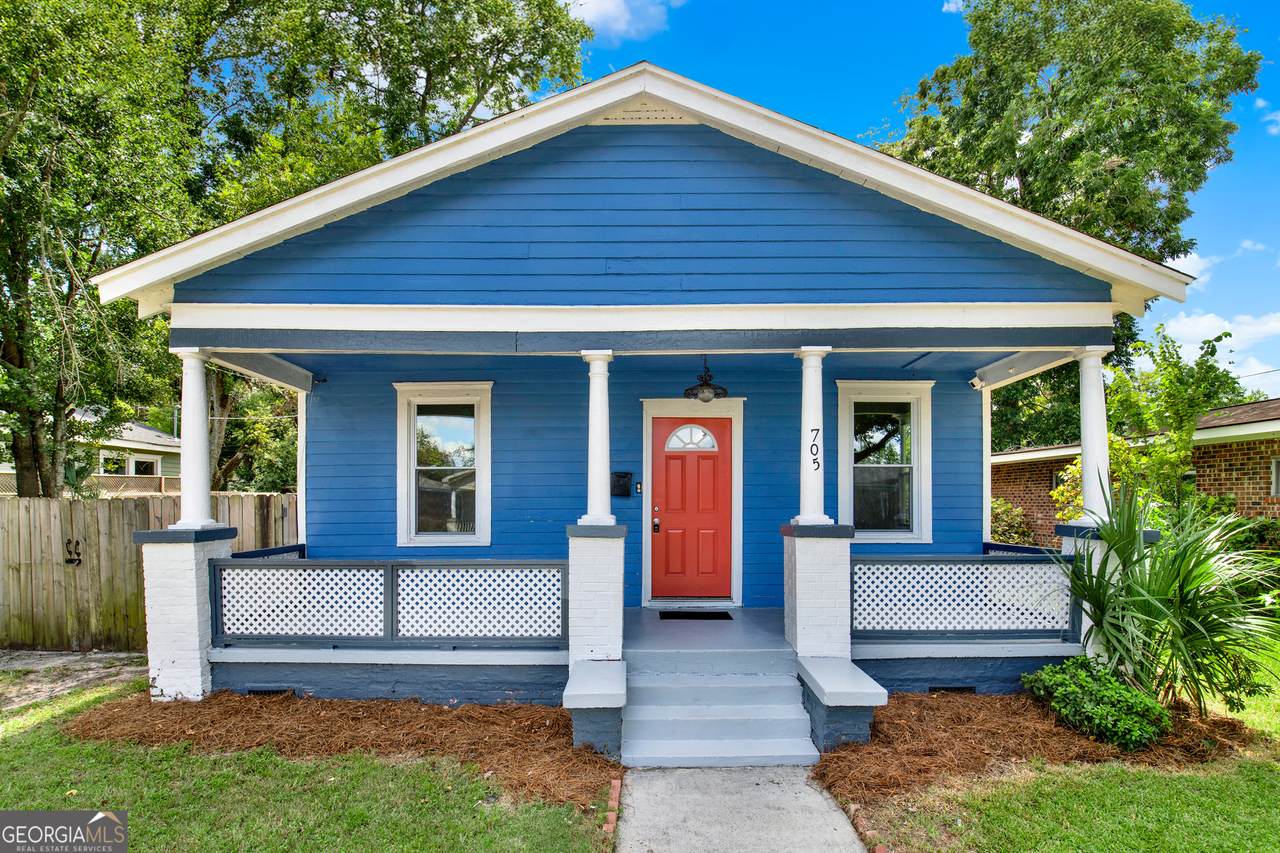 705 32nd Street - Photo 1