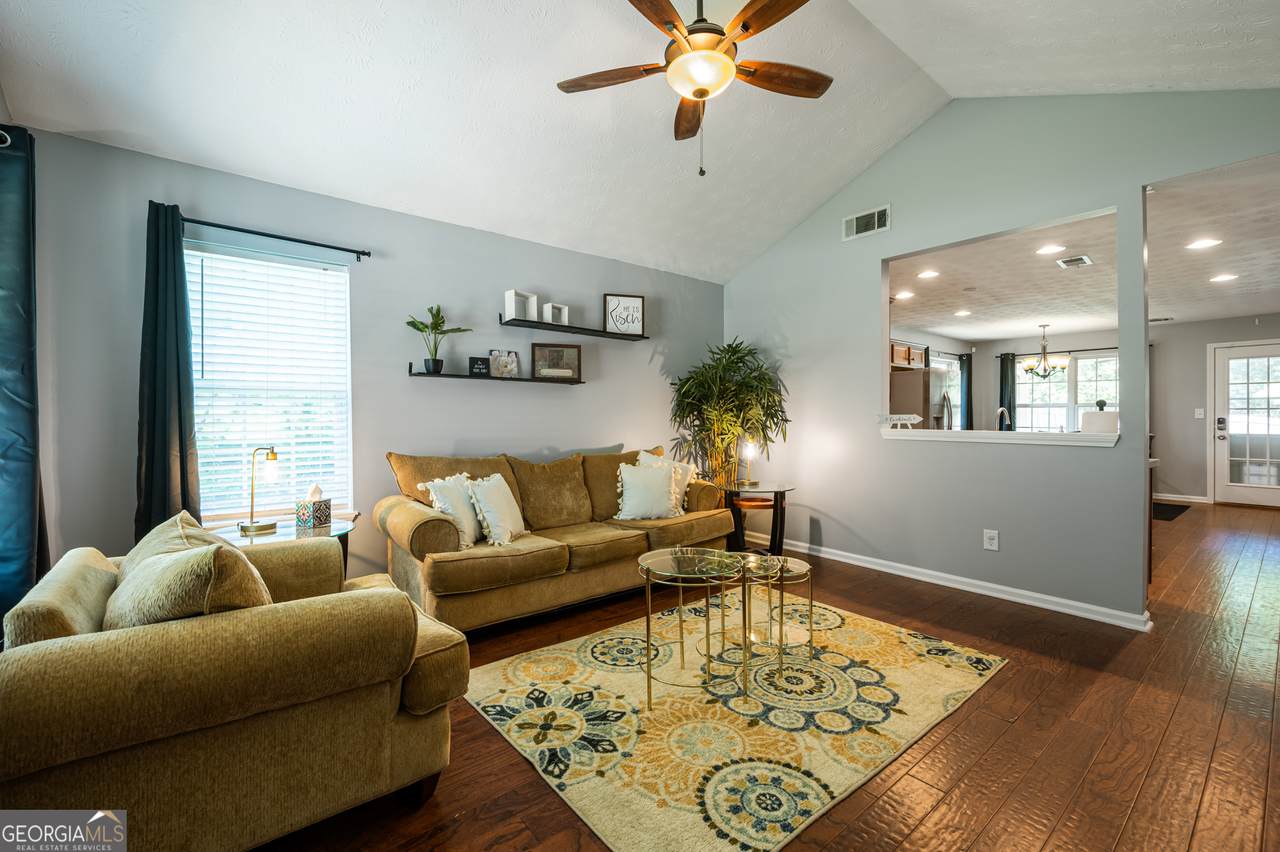 18 Larkspur Lane - Photo 1