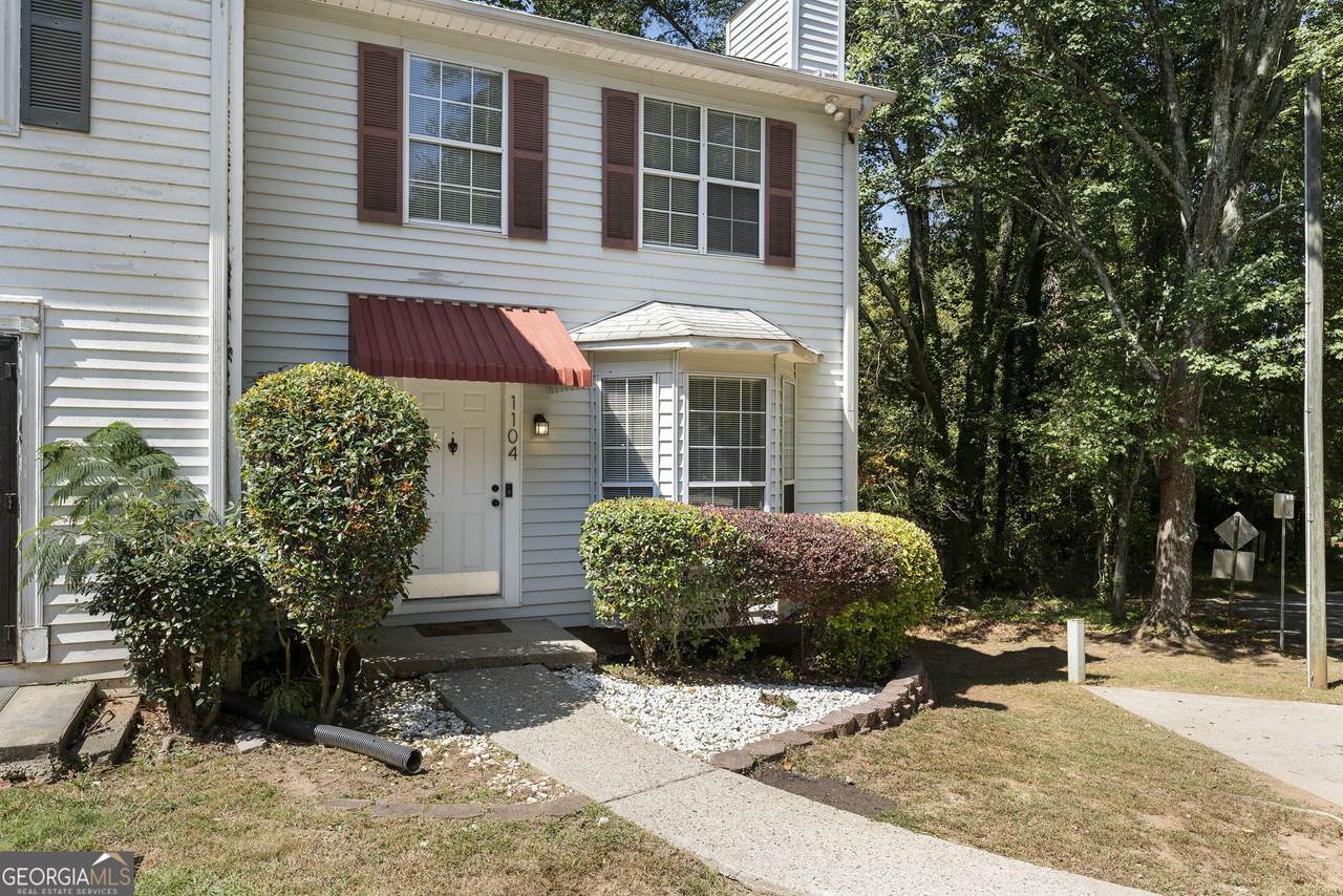 1104 Huntington Trace - Photo 1