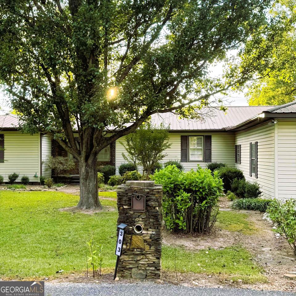 303 Auburn Street - Photo 1