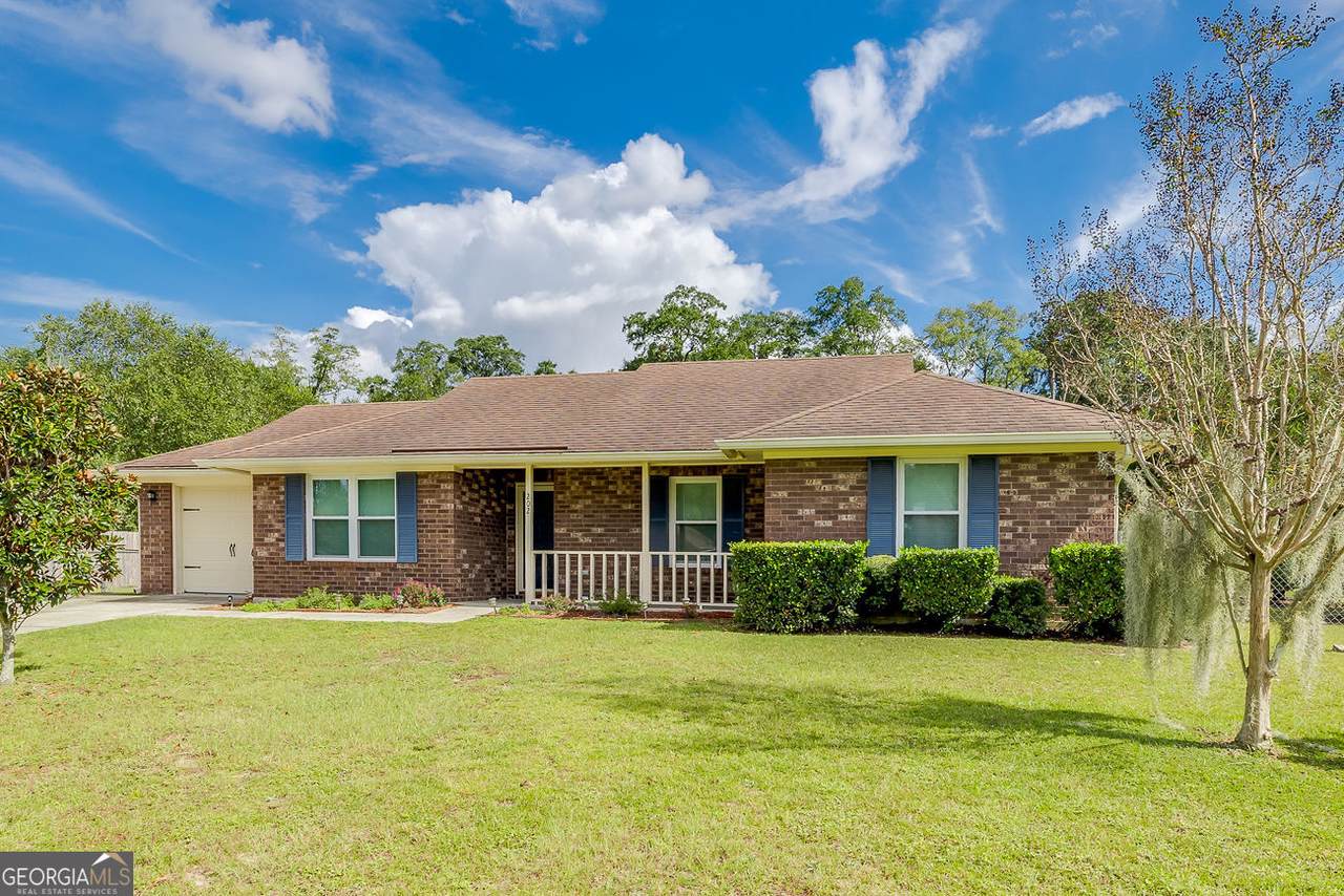 202 Richmond Drive - Photo 1